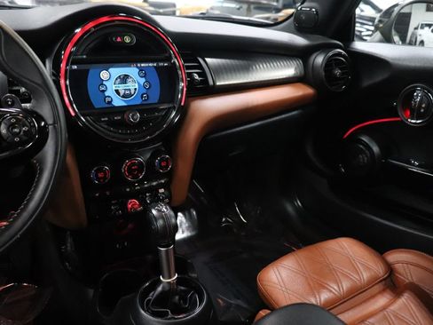 Used 2019 MINI Cooper S image 22