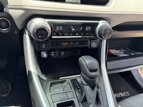 Used 2022 Toyota RAV4 XLE FWD image 10