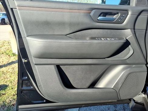 New 2026 Nissan Armada SL w/ Captain's Chari Seat Package AWD/4WD image 6