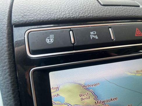 Used 2016 Volkswagen Touareg TDI AWD/4WD image 35