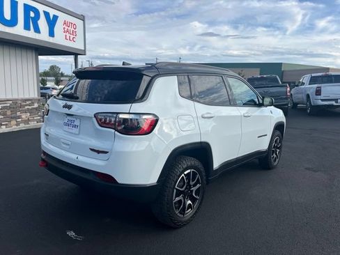 Used 2025 Jeep Compass Trailhawk AWD/4WD image 12