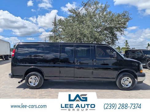 Used 2017 Chevrolet Express 3500 LT w/ LT Preferred Equipment Group image 2