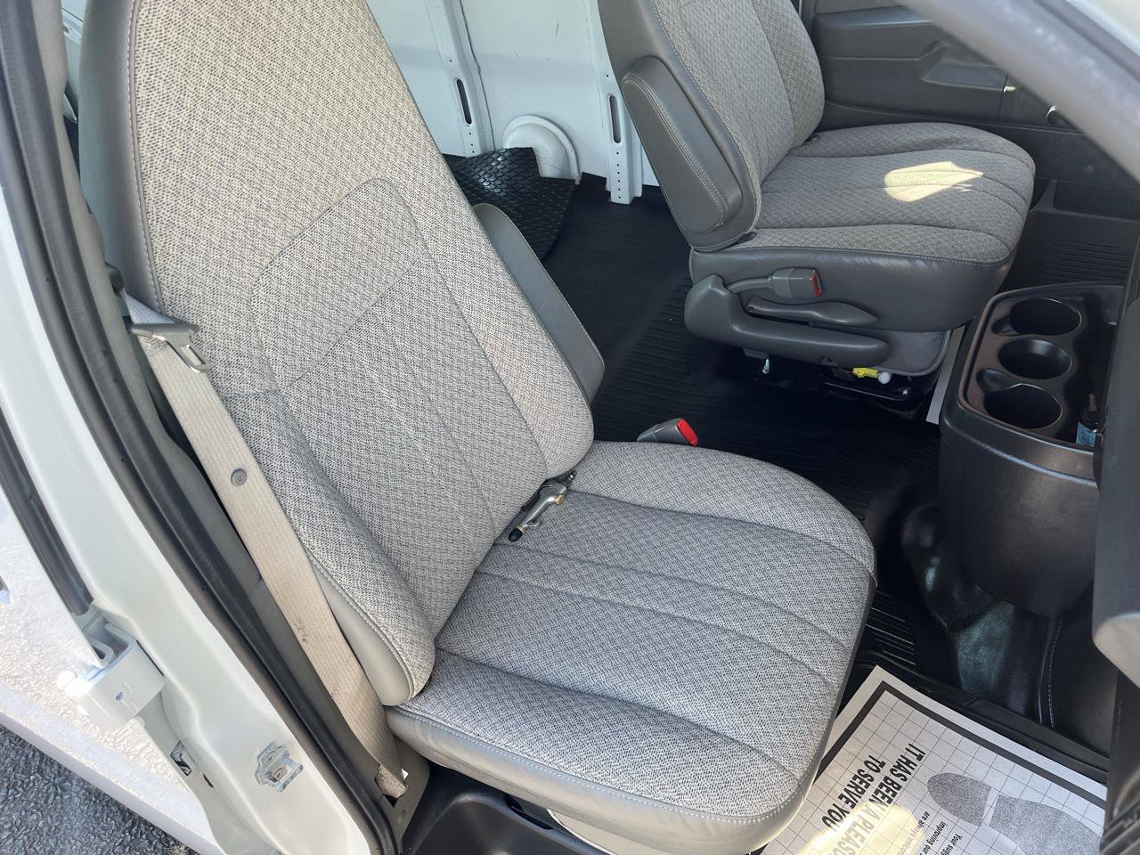 Used 2011 Chevrolet Express 1500 AWD image 25