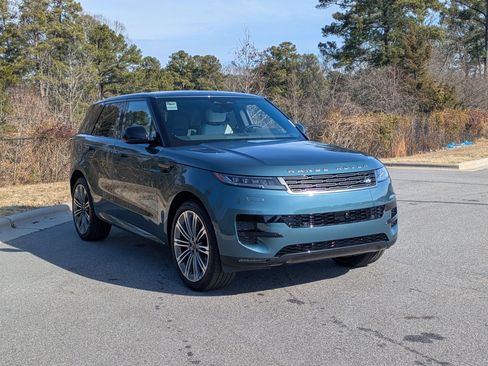 New 2026 Land Rover Range Rover Sport SE image 3