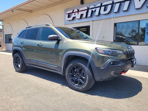 Used 2021 Jeep Cherokee Trailhawk w/ Trailer Tow Group AWD/4WD image 1