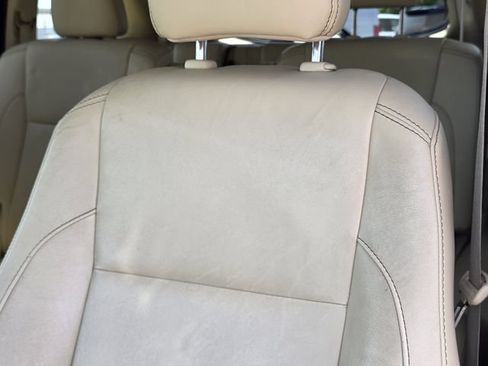 Used 2019 Toyota Highlander XLE FWD image 12