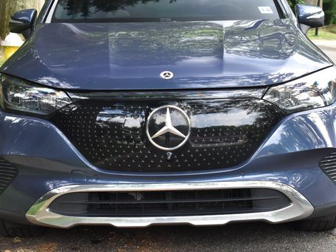 Used 2023 Mercedes-Benz EQE 350+ 4MATIC SUV w/ Exclusive Trim Package image 31