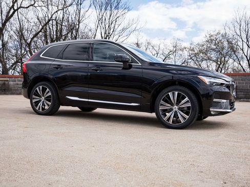 Certified 2023 Volvo XC60 B5 Plus w/ Climate Package image 7