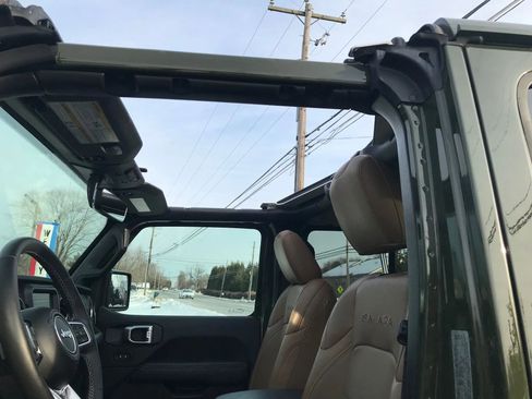 Used 2023 Jeep Wrangler Unlimited Sahara w/ Cold Weather Group image 33