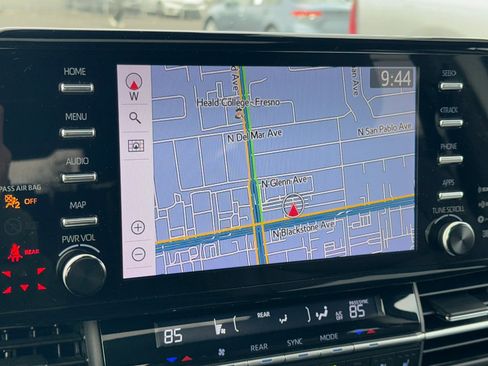 Certified 2023 Toyota Sienna Platinum image 21