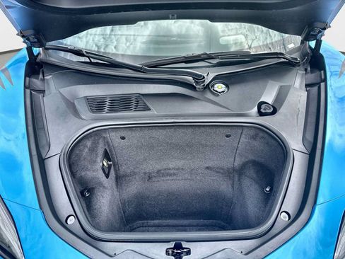 Used 2022 Chevrolet Corvette Stingray Preferred Cpe w/ Z51 Performance Package RWD image 17