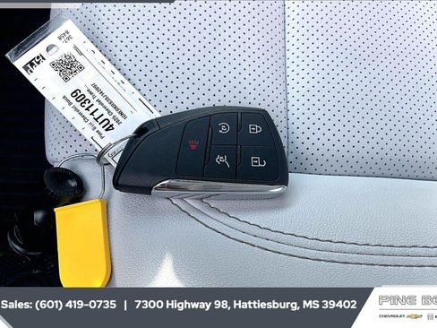 Used 2025 Chevrolet Traverse High Country FWD image 9