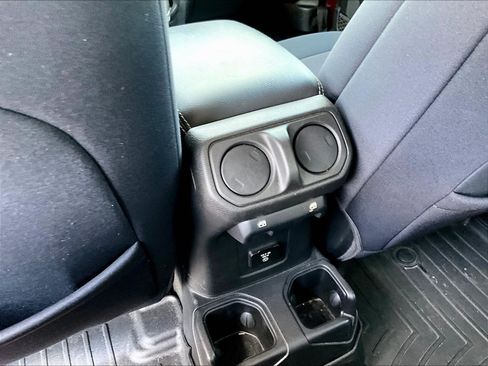 Used 2022 Jeep Wrangler Unlimited Sahara AWD/4WD image 10
