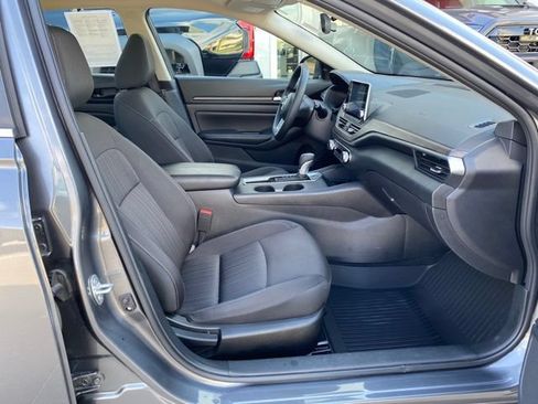 Used 2025 Nissan Altima 2.5 SV FWD image 15