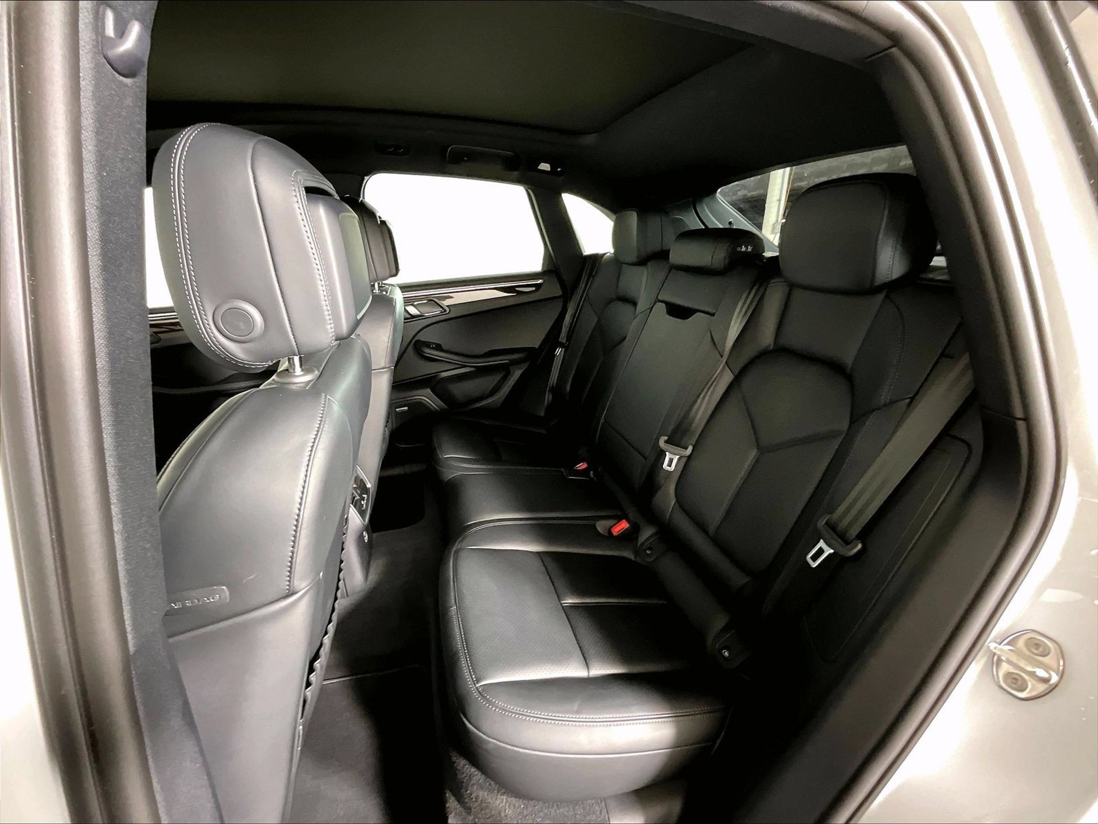Used 2026 Porsche Macan AWD/4WD image 22