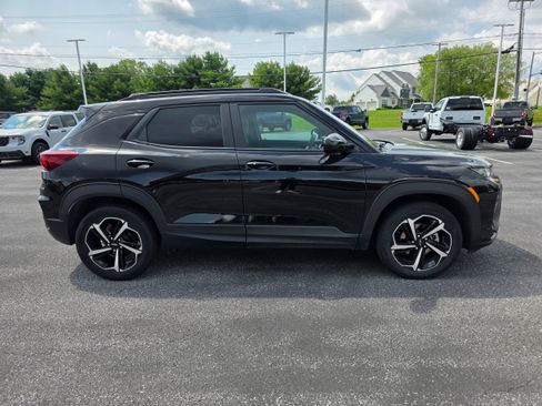 Used 2023 Chevrolet TrailBlazer RS w/ Sun and Liftgate Package AWD/4WD image 4