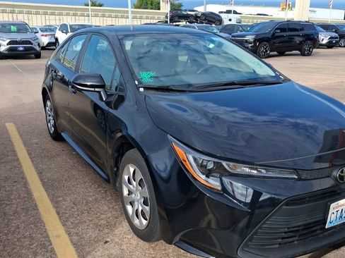 Used 2025 Toyota Corolla LE FWD image 2