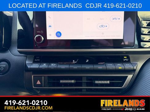 Used 2025 Toyota Camry SE FWD image 27