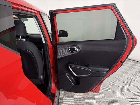 Used 2021 Kia Soul LX image 25