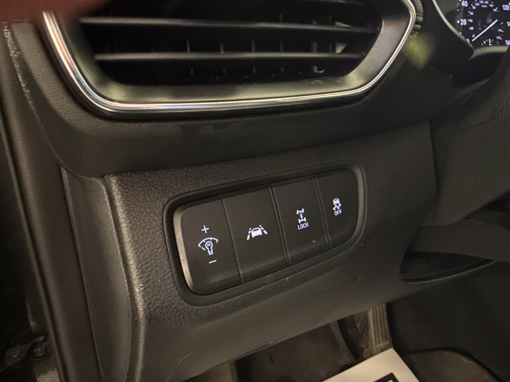 Used 2020 Hyundai Santa Fe SE AWD/4WD image 19