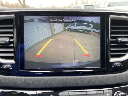 Used 2023 Chrysler Pacifica Touring-L FWD image 20