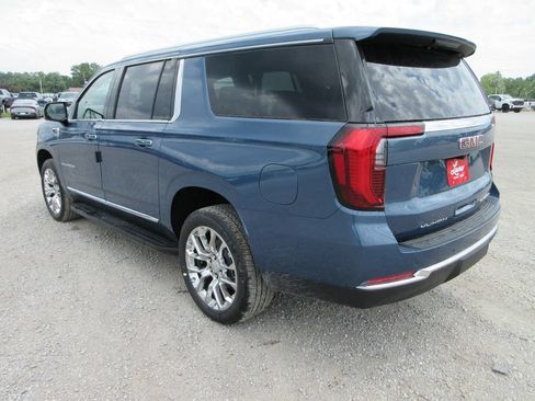 New 2026 GMC Yukon XL Elevation w/ Elevation Premium Package AWD/4WD image 6