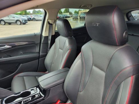 Used 2023 Buick Envision Essence w/ Sport Touring Package image 10