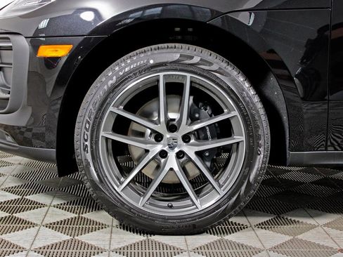 Certified 2026 Porsche Macan AWD/4WD image 39
