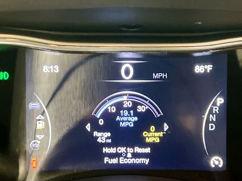 Used 2019 Jeep Grand Cherokee Laredo image 23