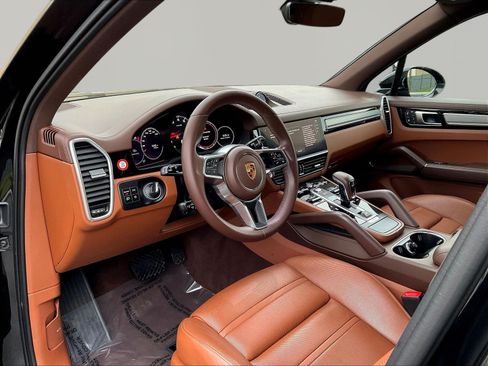 Used 2023 Porsche Cayenne Platinum Edition AWD/4WD image 17
