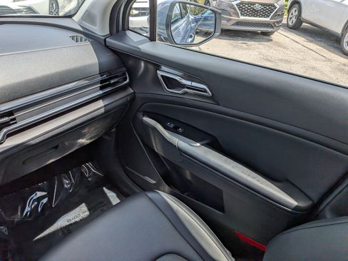 Used 2023 Kia Sportage EX FWD image 18