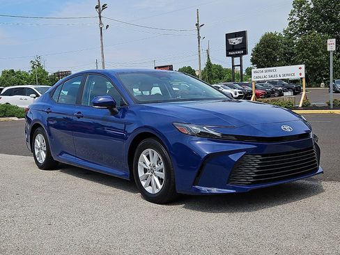 Used 2025 Toyota Camry LE w/ Convenience Package FWD image 1