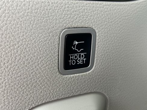 Used 2024 Jeep Wagoneer Series II w/ Flexible Seating Group image 24