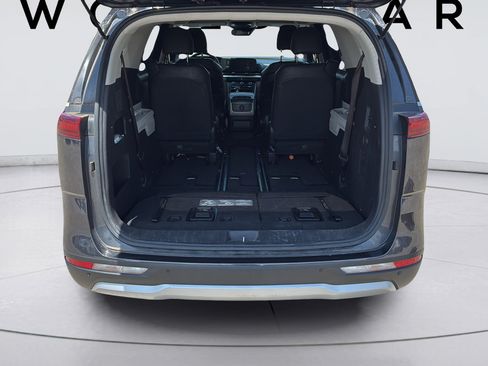 Used 2023 Kia Carnival LX FWD image 19