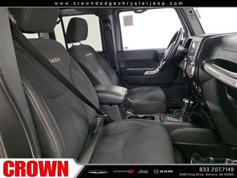 Used 2016 Jeep Wrangler Unlimited Sahara w/ Connectivity Group image 10