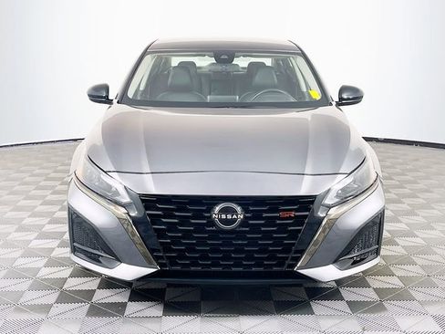 Used 2023 Nissan Altima 2.5 SR FWD image 3