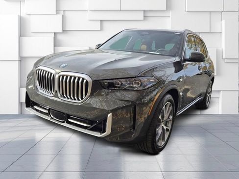 Used 2026 BMW X5 xDrive50e w/ Premium Package AWD/4WD image 3
