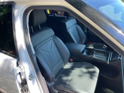 Used 2025 Hyundai Santa Fe SEL FWD image 38