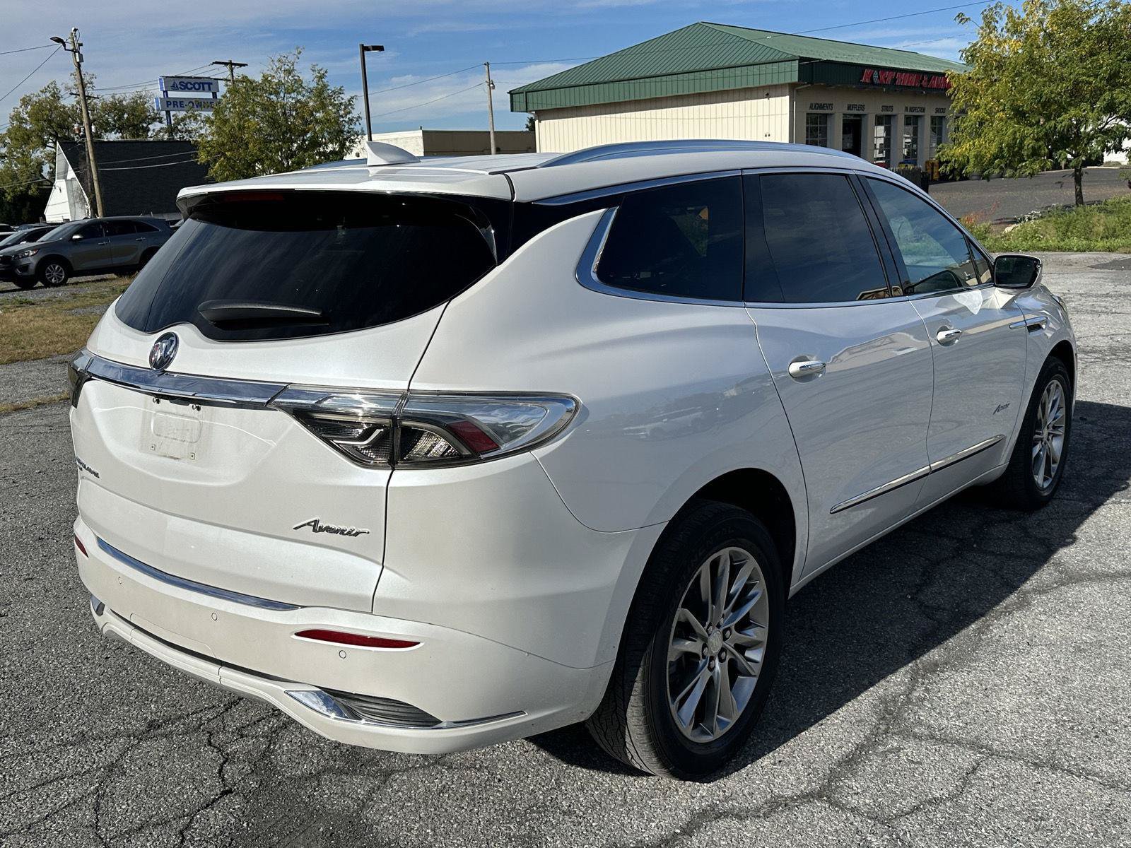 Used 2022 Buick Enclave Avenir w/ Avenir Technology Package AWD/4WD image 8