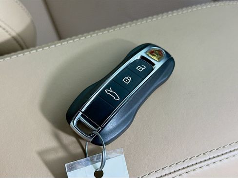 Used 2024 Porsche 911 Carrera RWD image 40