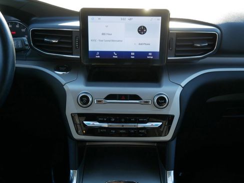 Certified 2023 Ford Explorer XLT w/ Equipment Group 202A image 17