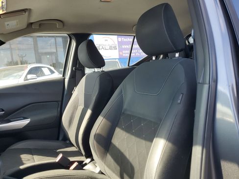 Used 2019 Nissan Kicks SV w/ Exterior Package image 12