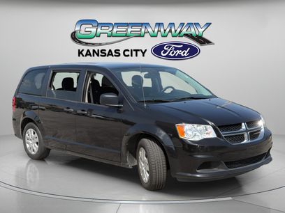 Used 2019 Dodge Grand Caravan SE w/ UConnect Hands-Free Group