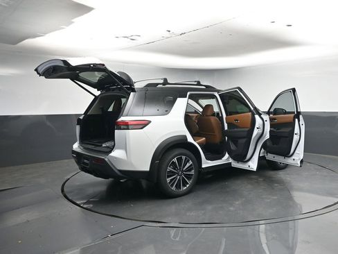 New 2026 Nissan Pathfinder Platinum w/ Cargo Package image 48