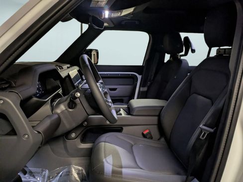 New 2026 Land Rover Defender 110 X-Dynamic SE AWD/4WD image 14