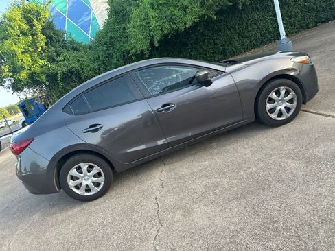 Used 2018 MAZDA MAZDA3 Sport FWD image 6