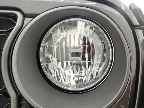 Used 2025 Jeep Wrangler Sport image 13