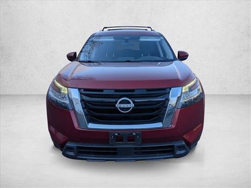 Used 2022 Nissan Pathfinder SV image 2