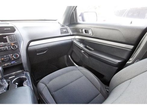 Used 2018 Ford Explorer XLT FWD image 9