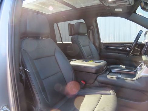 Used 2024 GMC Yukon XL Denali w/ Advanced Technology Package AWD/4WD image 26